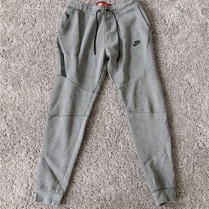 Nike tech sweatpants like new great condition